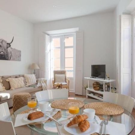 Chic Casa Cathedral At Calle Fresca 2-Bedroom Apartment In Malaga City Center Málaga Exterior foto