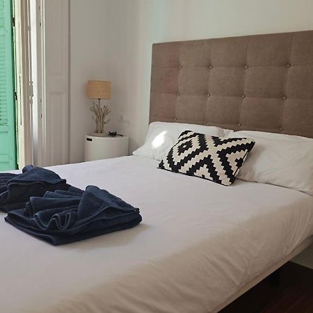 Chic Casa Cathedral At Calle Fresca 2-Bedroom Apartment In Malaga City Center Málaga Exterior foto