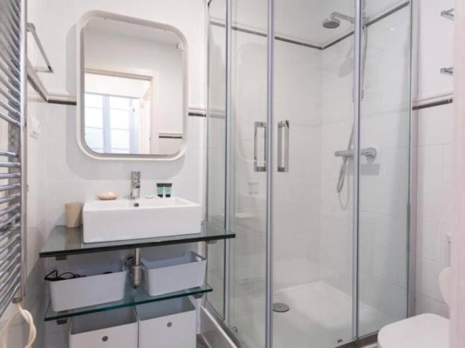 Chic Casa Cathedral At Calle Fresca 2-Bedroom Apartment In Malaga City Center Málaga Exterior foto