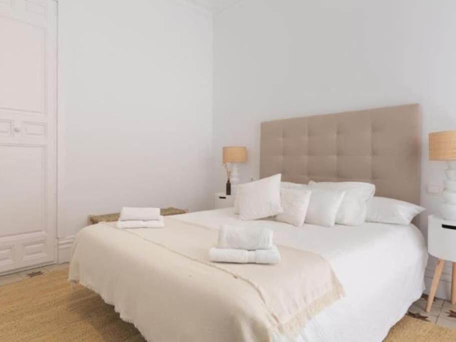 Chic Casa Cathedral At Calle Fresca 2-Bedroom Apartment In Malaga City Center Málaga Exterior foto