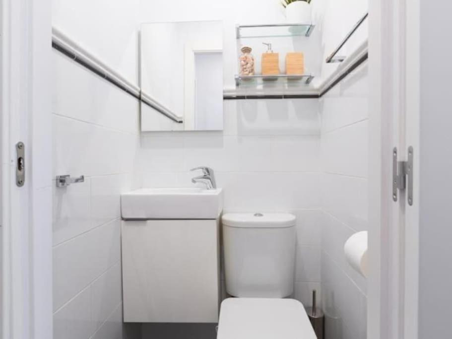 Chic Casa Cathedral At Calle Fresca 2-Bedroom Apartment In Malaga City Center Málaga Exterior foto
