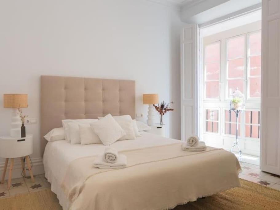 Chic Casa Cathedral At Calle Fresca 2-Bedroom Apartment In Malaga City Center Málaga Exterior foto